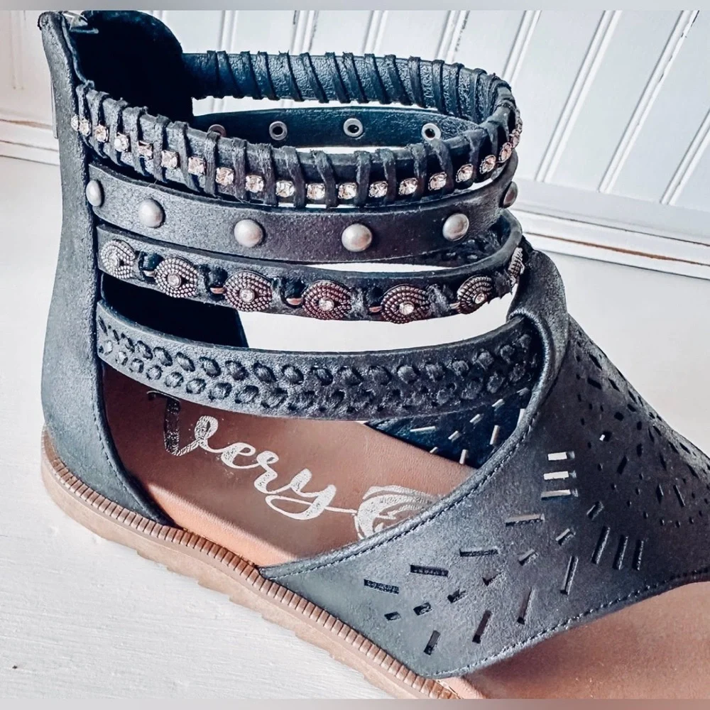 NIB Brand New Very G Mazey Boho Vegan Leather Festival Laser Cut Studded Sandals - Picture 10 of 12